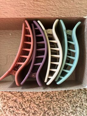 Pastel Curved Hair Claw Clips - Set of 4